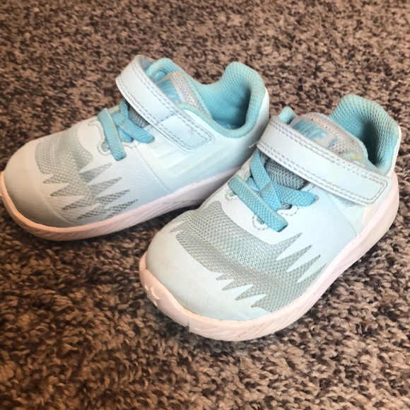 baby blue nike running shoes